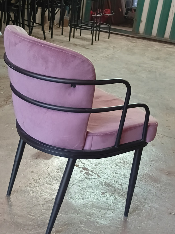 صندلی نهارخوری مدل پلانتر دسته دار